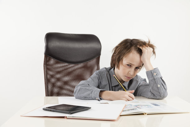 小学生讨厌学习图片下载