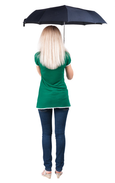 女人站在黑伞下的背影。图片下载