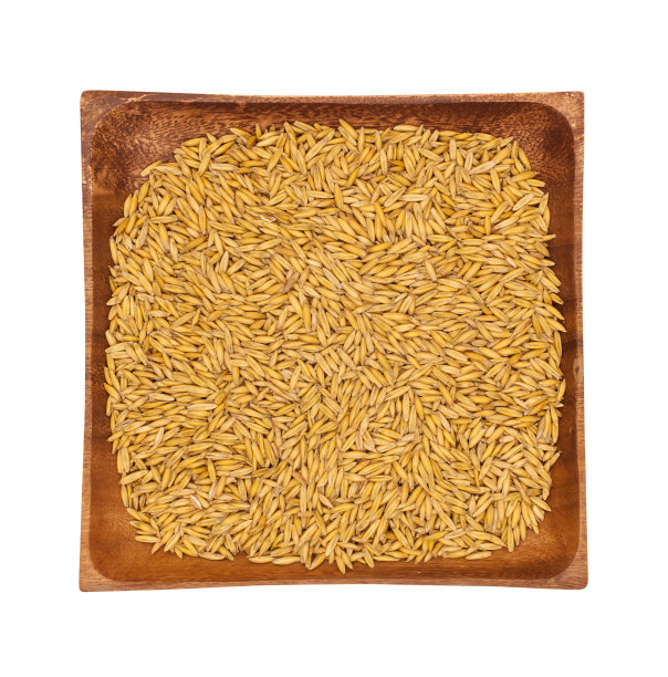 燕麦在一个木碗孤立在白色的背景图片下载