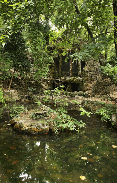 布加勒斯特的西斯米丘花园。罗马尼亚图片下载