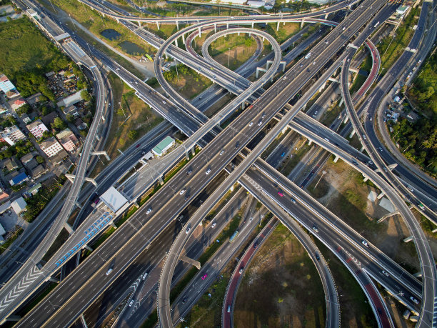 高速公路和环城公路鸟瞰图图片下载