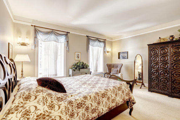 卧室里有漂亮的木雕家具图片下载