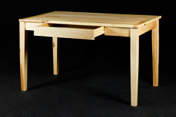 木制的桌子图片下载