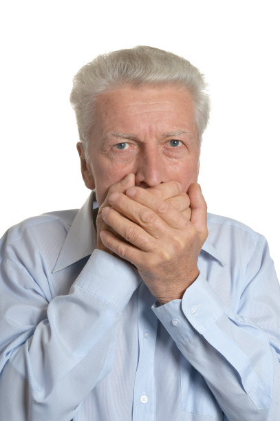 男人吓坏了，用手捂住了她的嘴图片下载