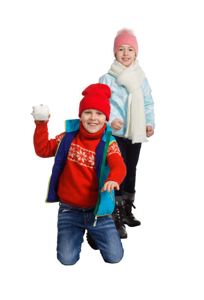 孩子们在雪中玩耍图片下载