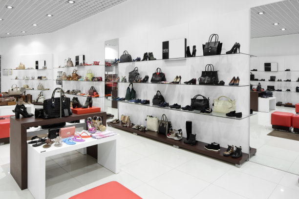现代欧洲购物中心鞋店内部图片下载