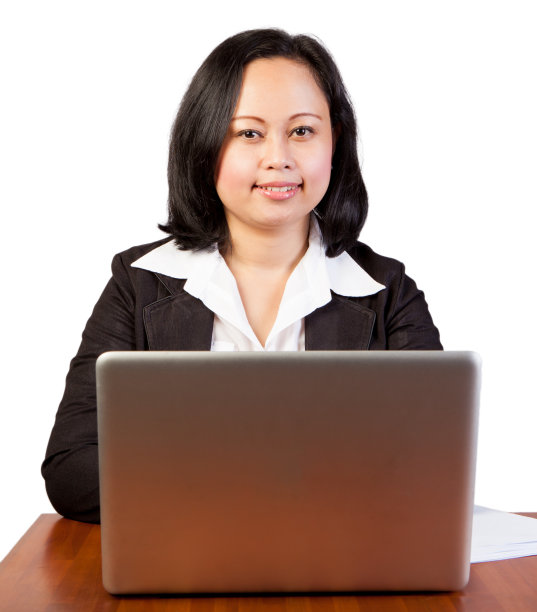 亚洲商业女性微笑工作在办公室笔记本图片下载