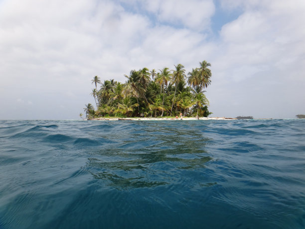 巴拿马圣布拉斯群岛中的一个岛屿图片下载