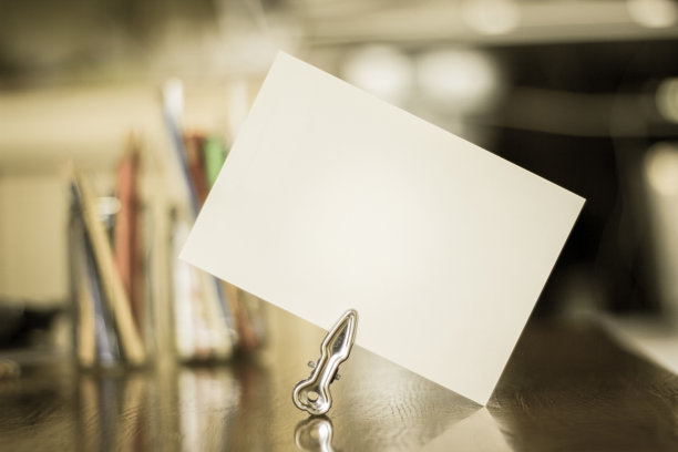 桌子上的一张白纸图片下载