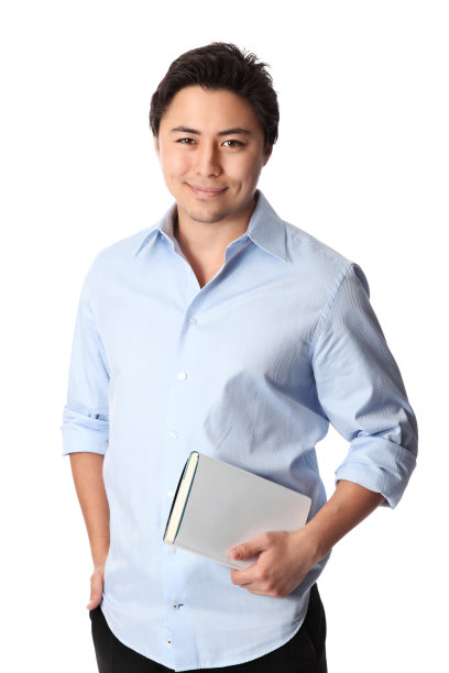 拿着一本空白书的年轻人图片下载