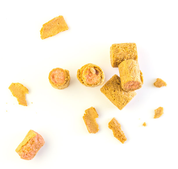 零食俯视图上的白色背景。图片下载