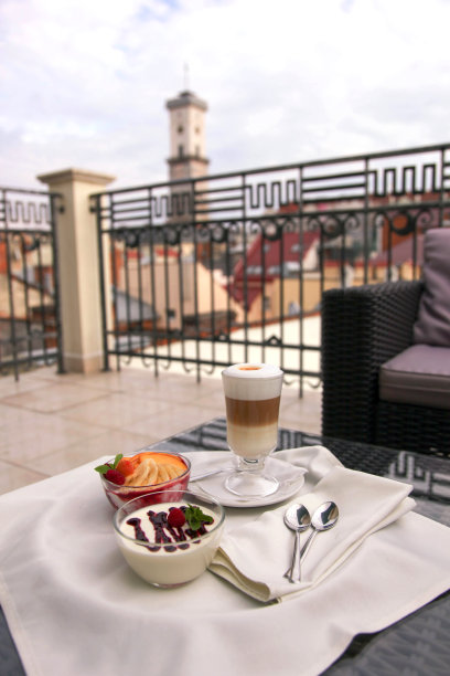 一杯拿铁甜点图片下载