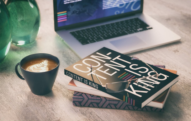 内容为王，咖啡和书籍与电脑图片下载