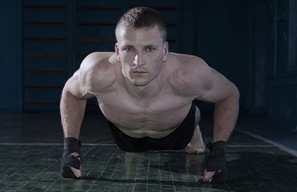 年轻的人图片下载