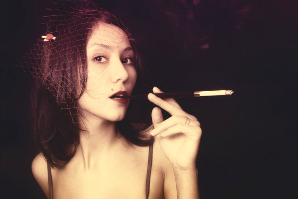 女人cigarettel图片下载
