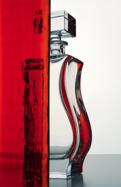 桌子上的瓶子图片下载