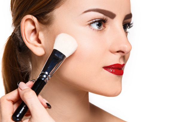 美丽的女性眼睛与化妆和刷图片下载