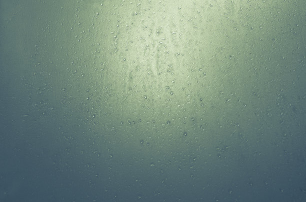 背景的绿色从水滴图片下载