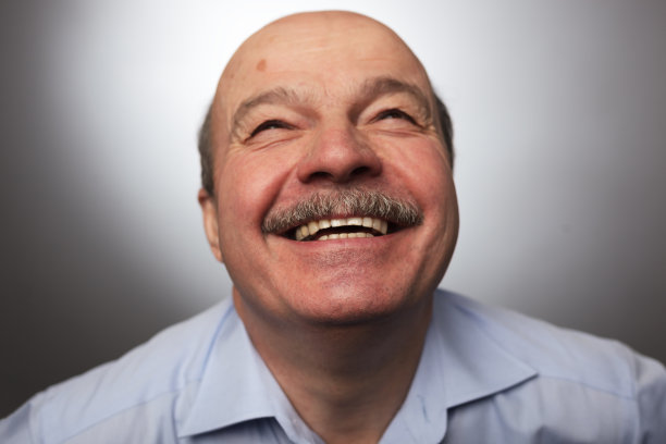 对新闻或事件感到高兴图片下载