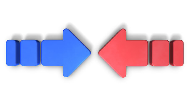 冲突的箭头。它们是两股力量的斗争。图片下载