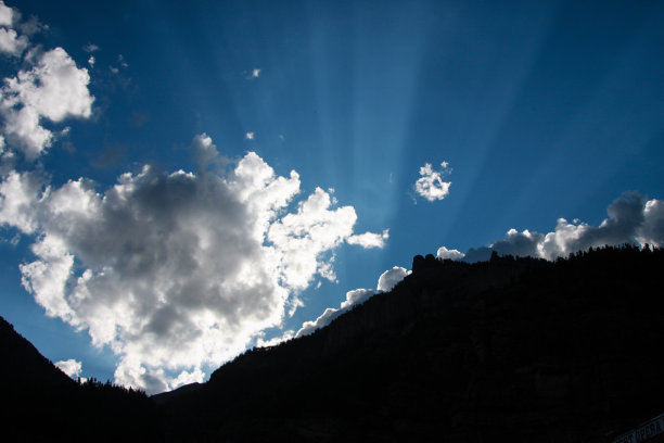 射线的太阳图片下载