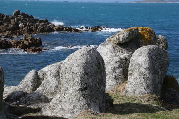 圣艾格尼丝岛的花岗岩巨石图片下载