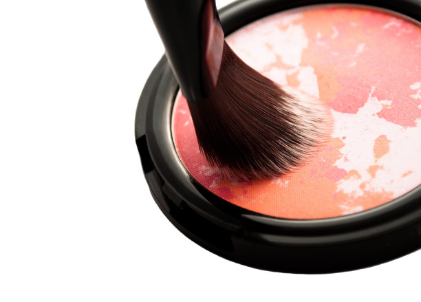 魅力腮红与刷子特写孤立的白色背景图片下载