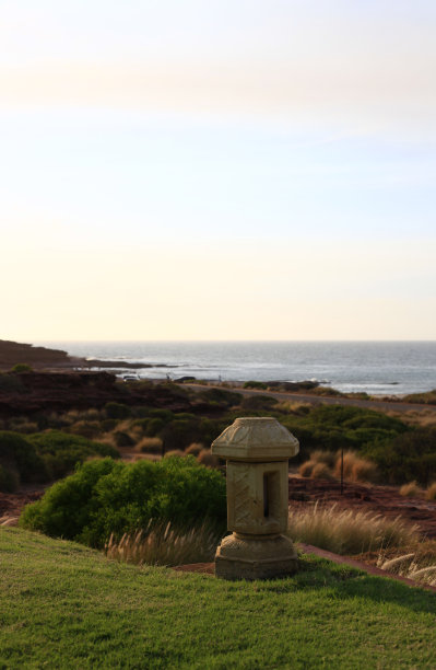 红崖海滩的日落图片下载