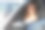 年轻微笑的女人开着她的新车图片下载
