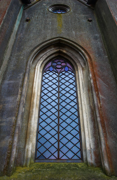 一个古老教堂的窗户图片下载