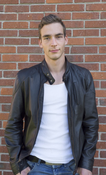 年轻人图片下载