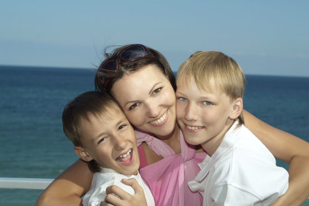 母亲和她的儿子图片下载