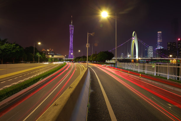 空路地板，车灯尾迹夜景图片下载