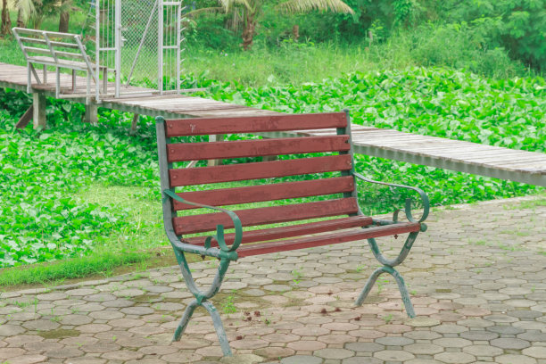 公园里的旧长凳。图片下载