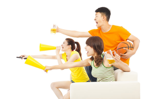 年轻人对大喊大叫和观看球赛感到兴奋图片下载