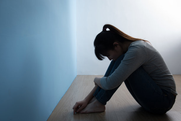 抑郁的女人图片下载