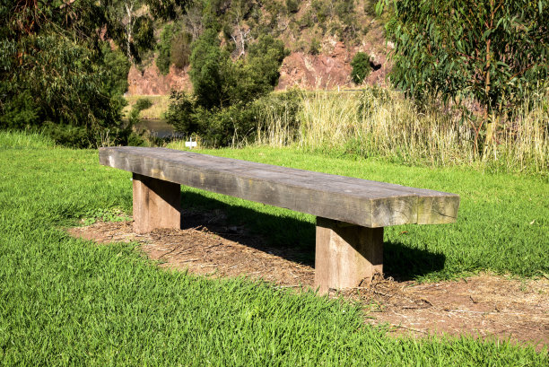 木制公园长椅图片下载