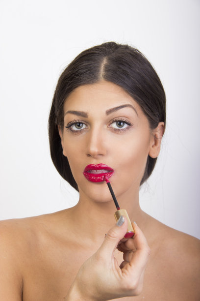 涂红色口红的女人图片下载
