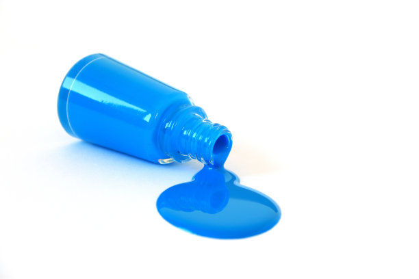 蓝色的指甲油图片下载