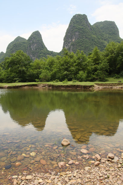 中国阳朔的喀斯特山脉图片下载