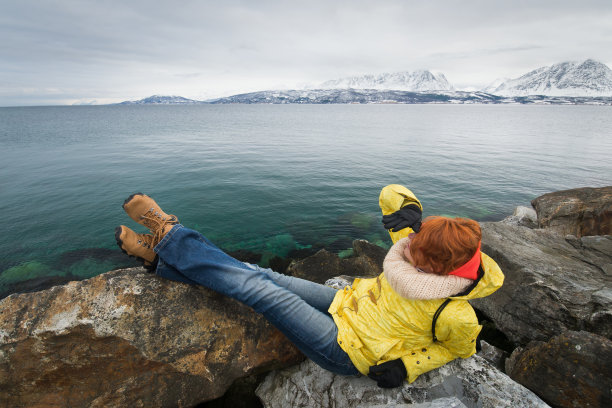 展望未来的女人图片下载
