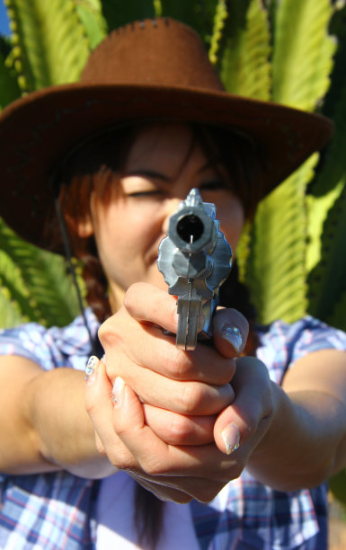 枪指向图片下载