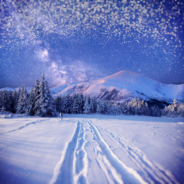 雪夜星空。图片下载