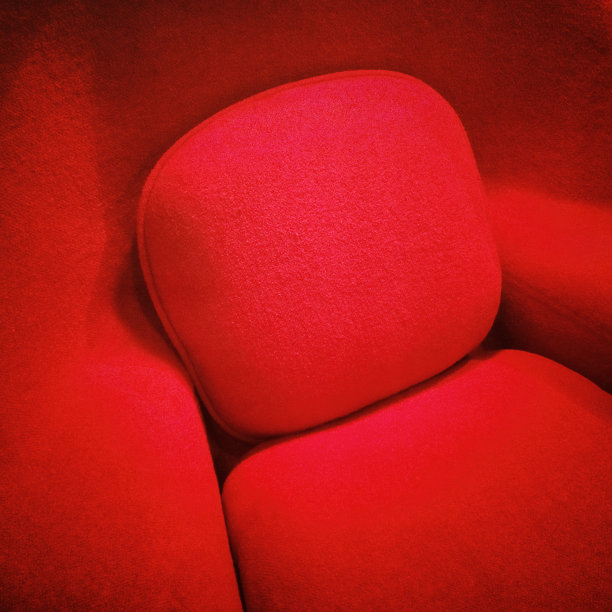 华丽的红色的扶手椅图片下载