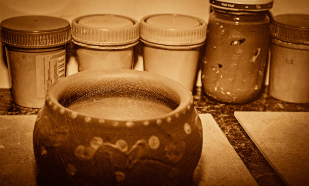 做一个陶瓷碗。用粘土，工艺，老照片的风格化图片下载