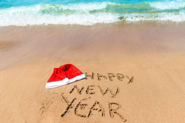在海滩上祝你新年快乐图片下载