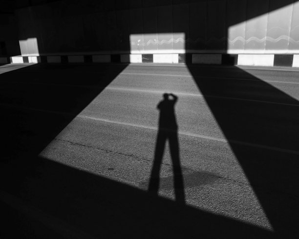 男人的影子图片下载