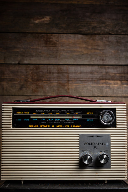 老式的固态收音机图片下载