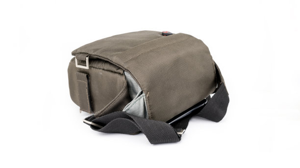 深绿色小吊带袋。图片下载