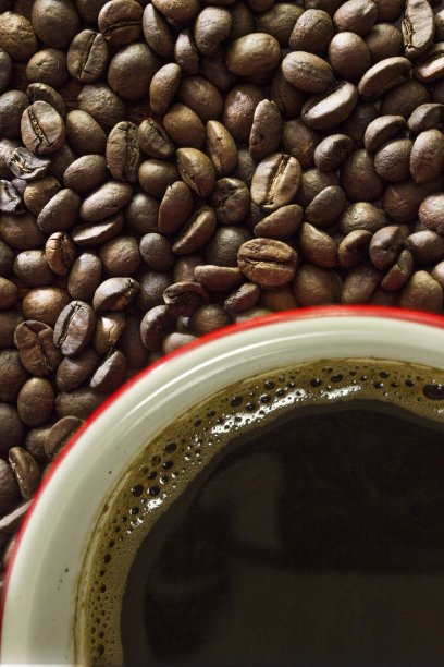 新鲜的咖啡和咖啡豆图片下载